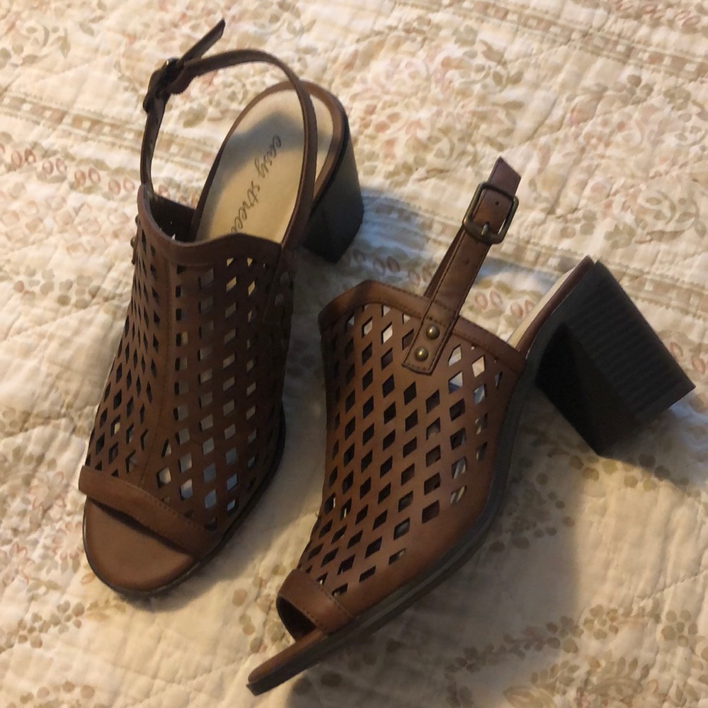 Easy street Erin slingback sandals